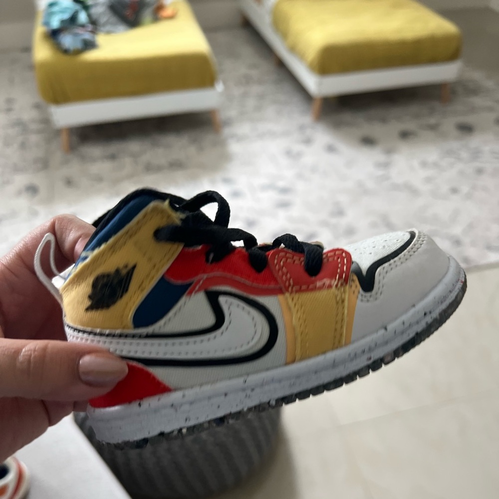 Jordan 1 Mid SE Size 7C